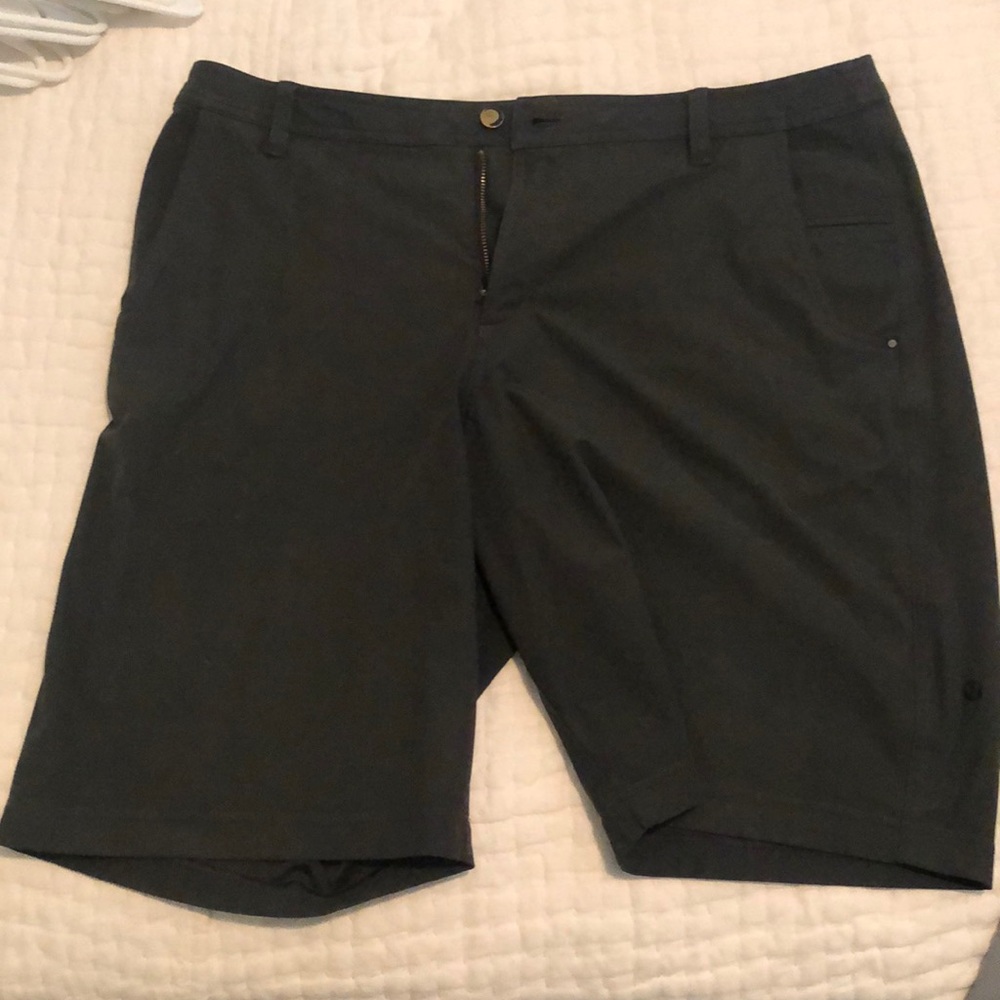 Lululemon Grey Shorts Size 36